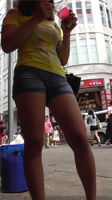 黄得不一样，很是抢镜 [MP4/749MB]