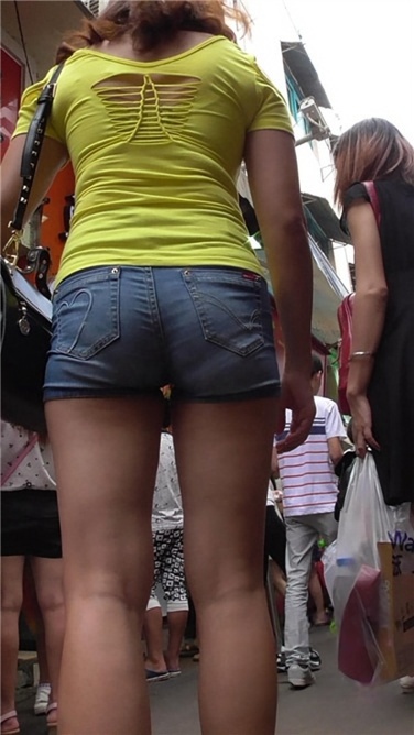 黄得不一样，很是抢镜 [MP4/749MB]