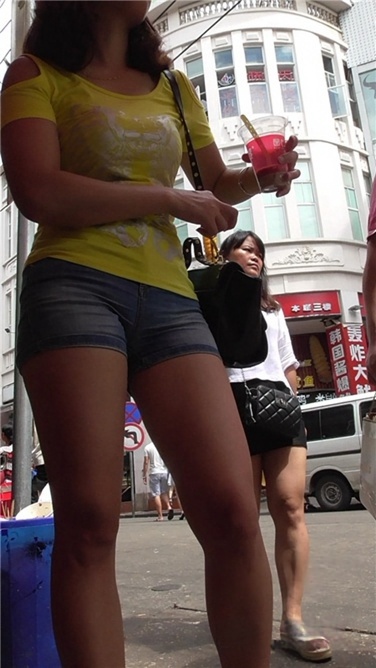 黄得不一样，很是抢镜 [MP4/749MB]