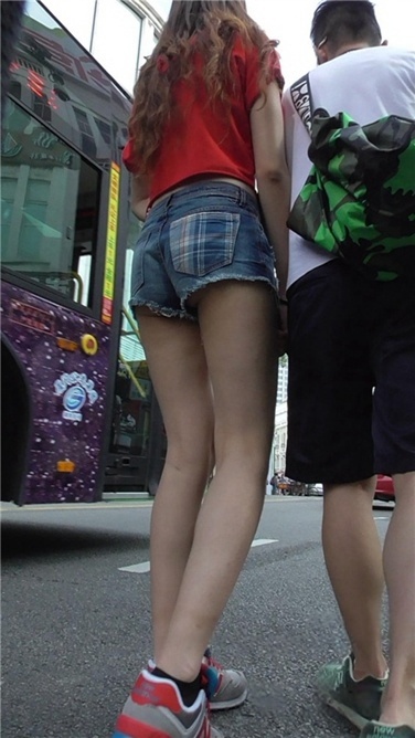 奔放到骨子里，月牙很诱人 [MP4/433MB]