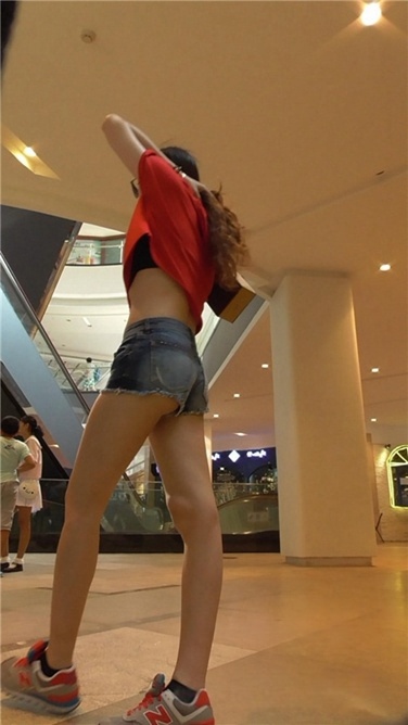 奔放到骨子里，月牙很诱人 [MP4/433MB]