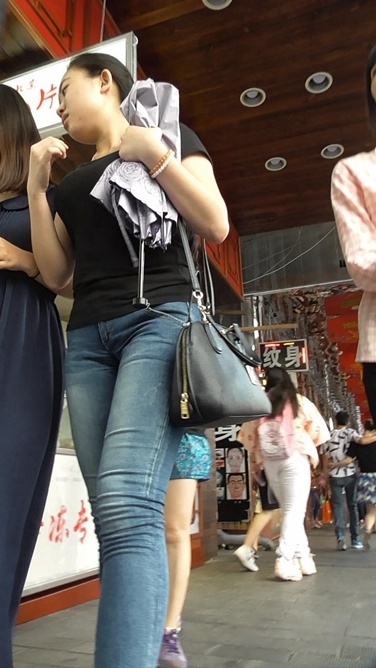 紧致蓝牛略彪悍 [MP4/513MB]