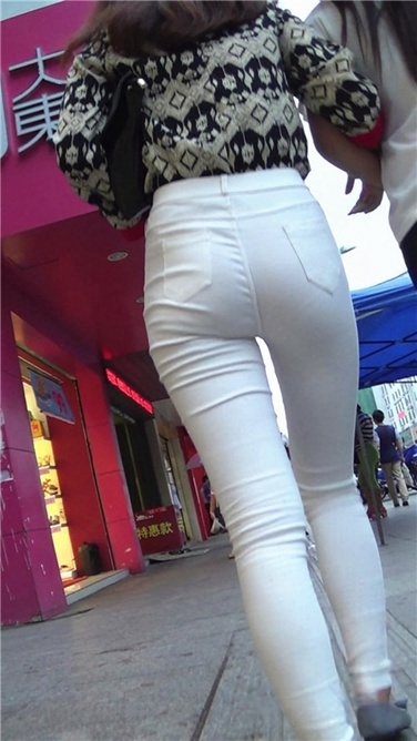 甜美可爱的白裤MM[MP4/429MB]