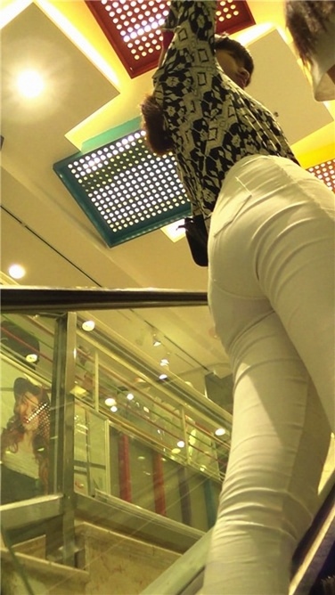 甜美可爱的白裤MM[MP4/429MB]