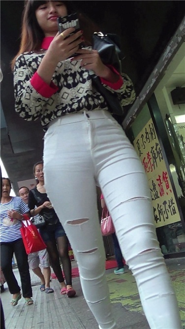 甜美可爱的白裤MM[MP4/429MB]