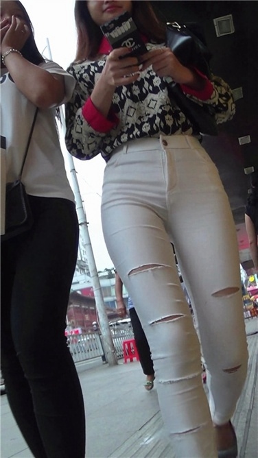 甜美可爱的白裤MM[MP4/429MB]