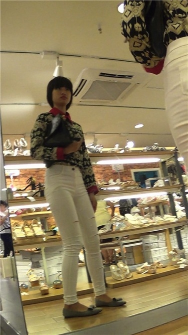 甜美可爱的白裤MM[MP4/429MB]