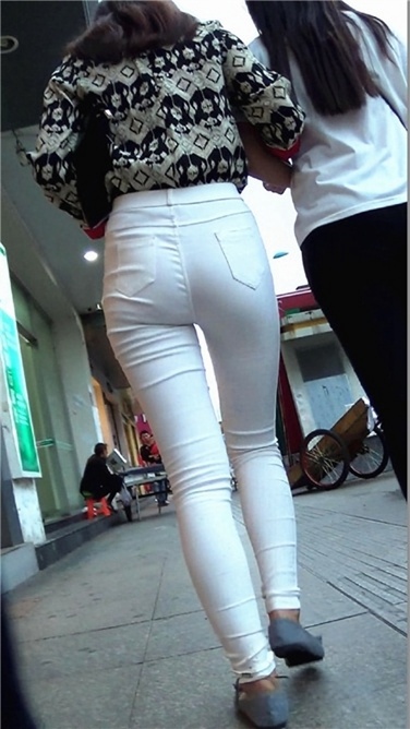 甜美可爱的白裤MM[MP4/429MB]