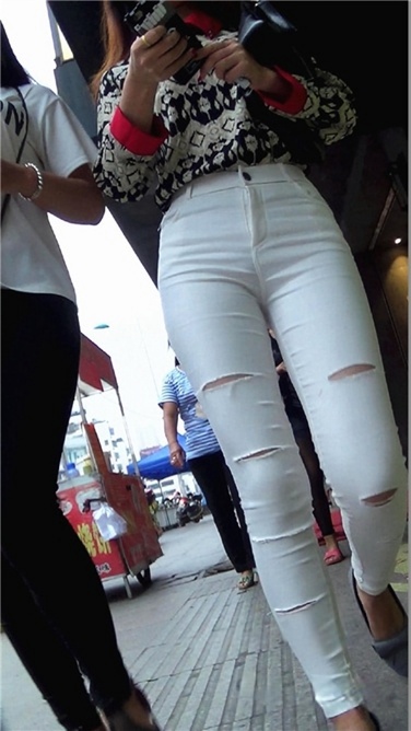 甜美可爱的白裤MM[MP4/429MB]