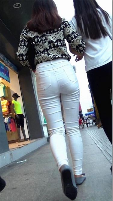 甜美可爱的白裤MM[MP4/429MB]