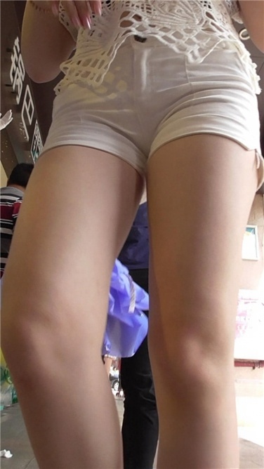 长腿白热花环姑娘[MP4/1.5GB]