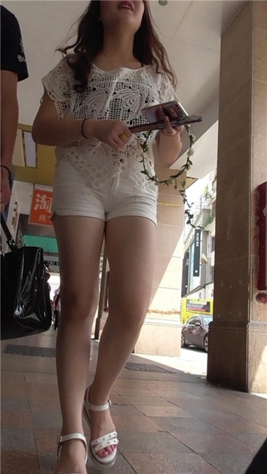 长腿白热花环姑娘[MP4/1.5GB]