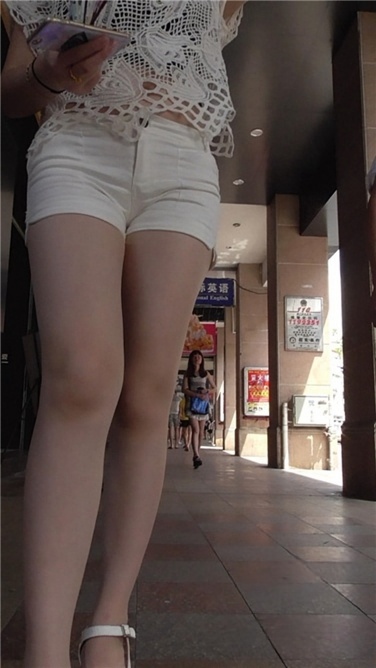 长腿白热花环姑娘[MP4/1.5GB]