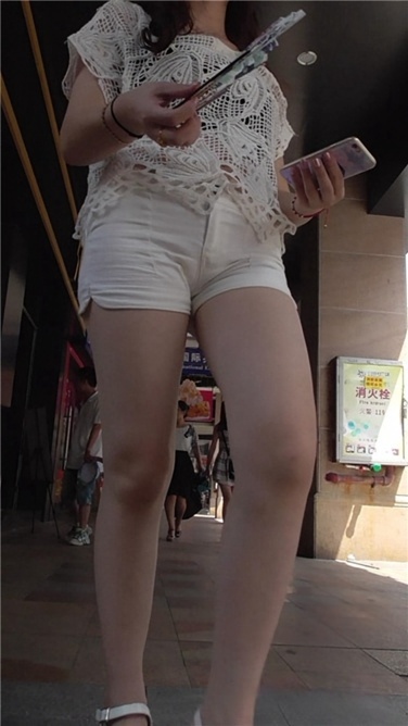 长腿白热花环姑娘[MP4/1.5GB]