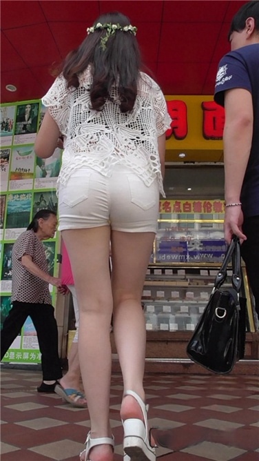 长腿白热花环姑娘[MP4/1.5GB]