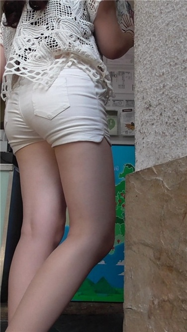 长腿白热花环姑娘[MP4/1.5GB]