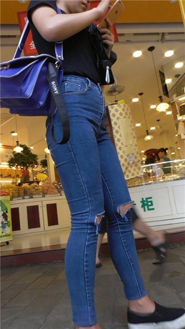 紧缚的丰满牛仔[MP4/568MB]