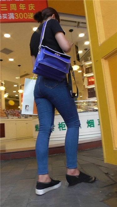 紧缚的丰满牛仔[MP4/568MB]