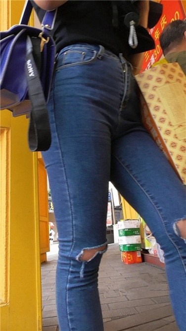 紧缚的丰满牛仔[MP4/568MB]