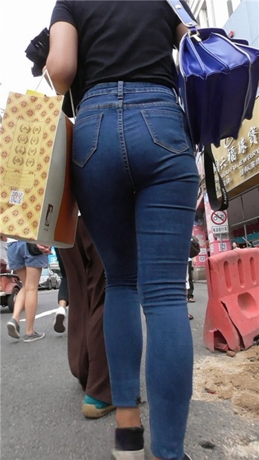 紧缚的丰满牛仔[MP4/568MB]