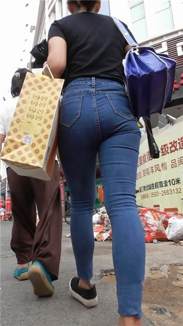 紧缚的丰满牛仔[MP4/568MB]