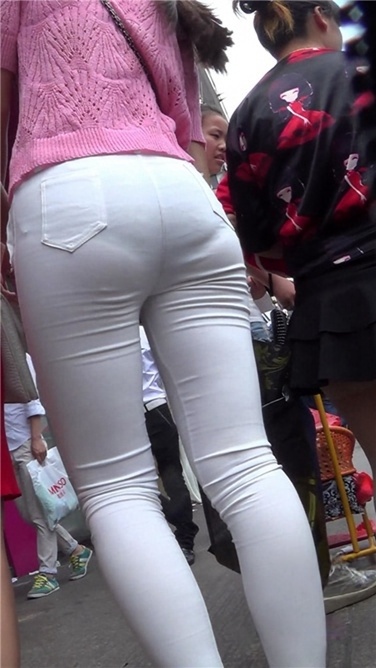 买头花的紧身白裤MM[MP4/959MB]