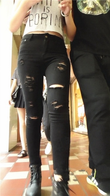 漂亮MM紧黑裤 [MP4/512MB]