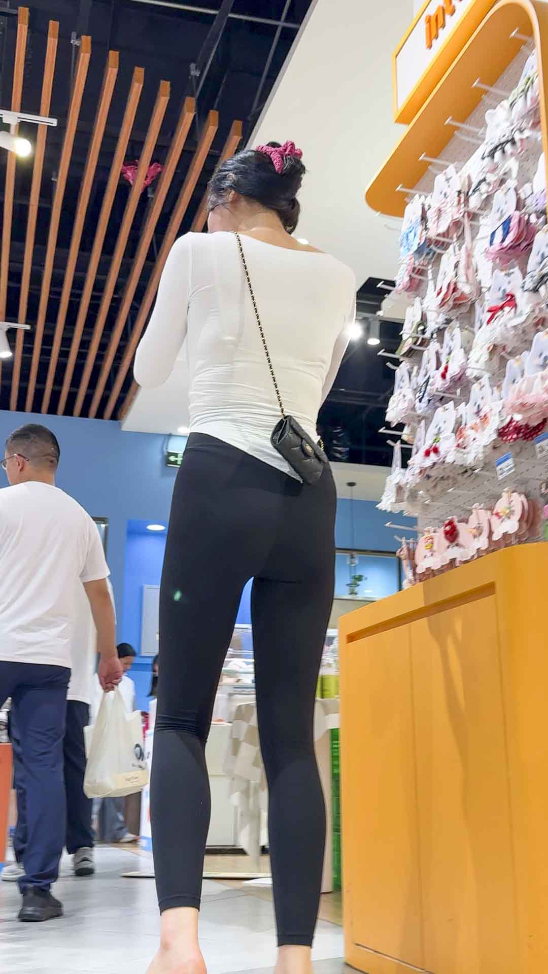 巨臀摇曳生姿，三区勒痕毕露（积分1888）