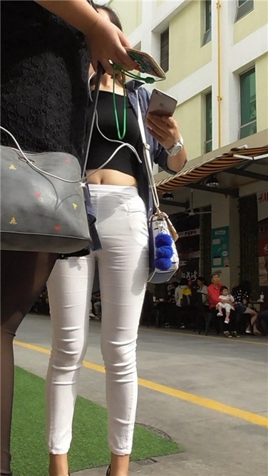 长腿白裤MM[MP4/305MB]