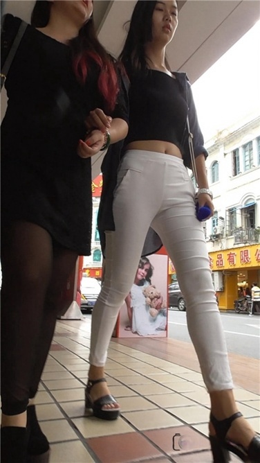 长腿白裤MM[MP4/305MB]