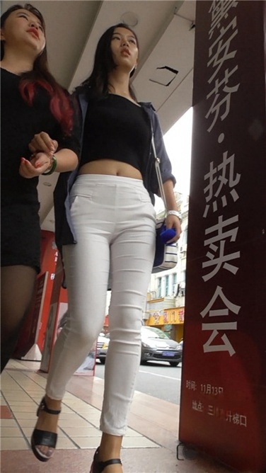 长腿白裤MM[MP4/305MB]