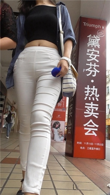 长腿白裤MM[MP4/305MB]