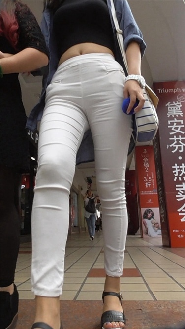 长腿白裤MM[MP4/305MB]