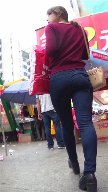 红衣眼镜丰腴紧牛[MP4/736MB]