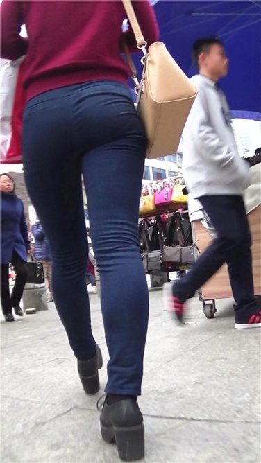 红衣眼镜丰腴紧牛[MP4/736MB]