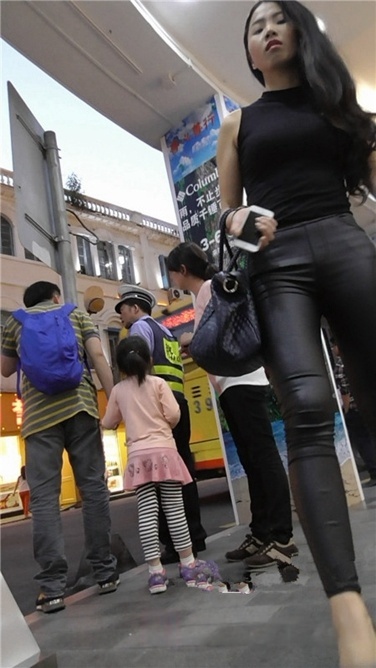 皮裤女神隔屏sao [MP4/2.6GB]