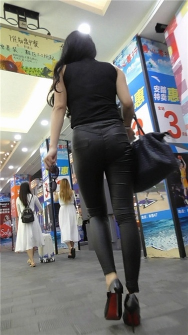 皮裤女神隔屏sao [MP4/2.6GB]