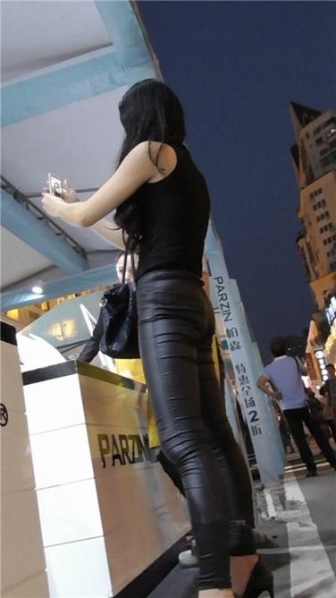 皮裤女神隔屏sao [MP4/2.6GB]