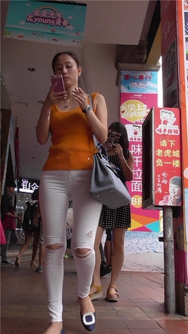 极品白裤MM，沉醉不知归路[MP4/1.5GB]