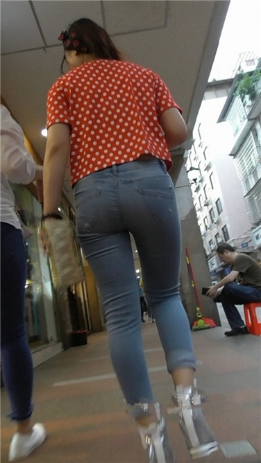 丰腴紧致大妞 [MP4/621MB]