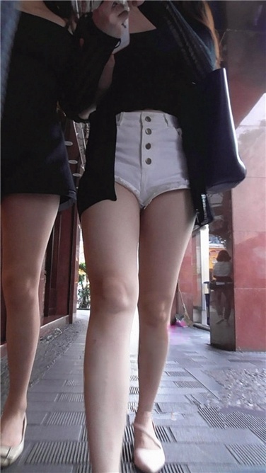 白热三角性感写真 [MP4/195MB]