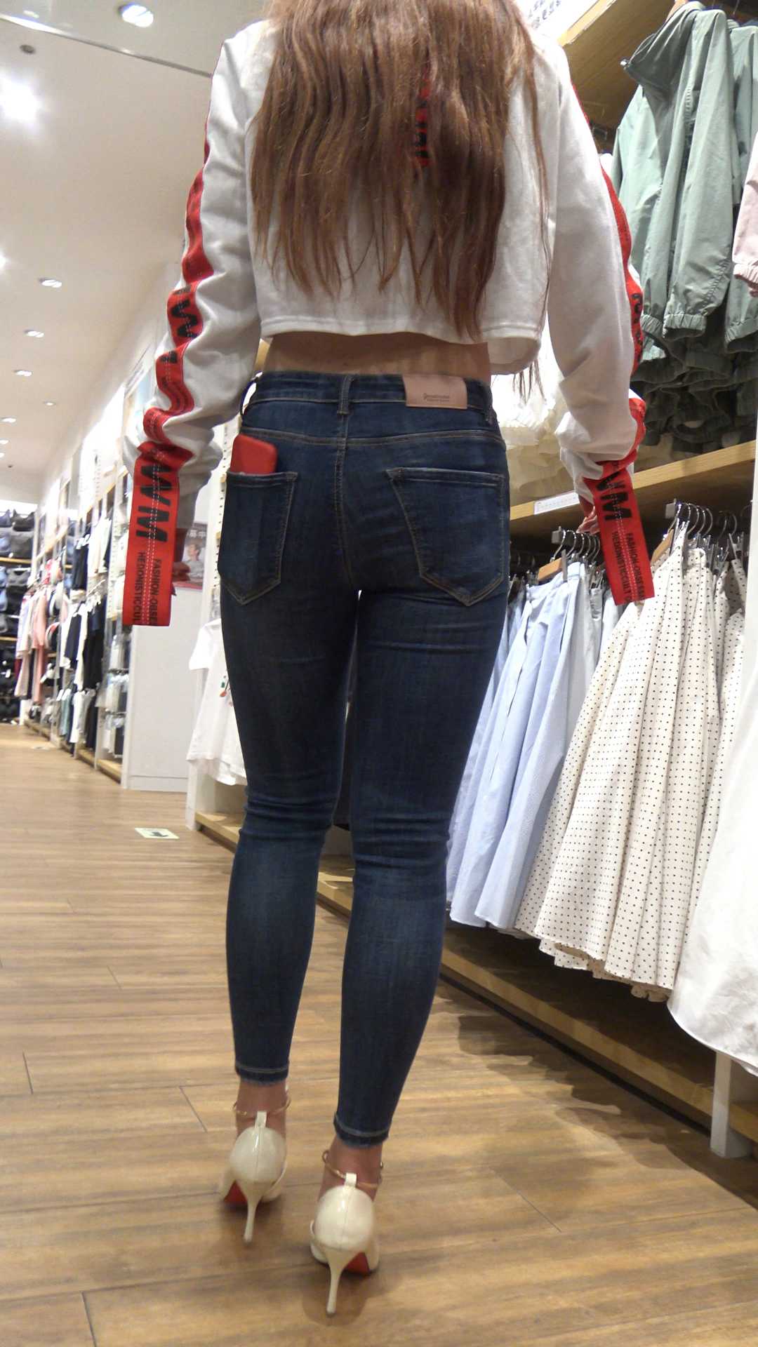 雅雅18岁青春无敌高跟牛仔裤饱满翘臀第一季（积分488）