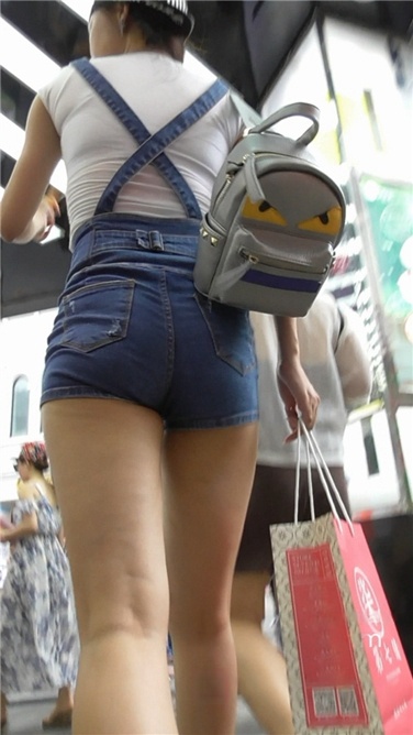 高挑长腿紧牛热裤[MP4/452MB]