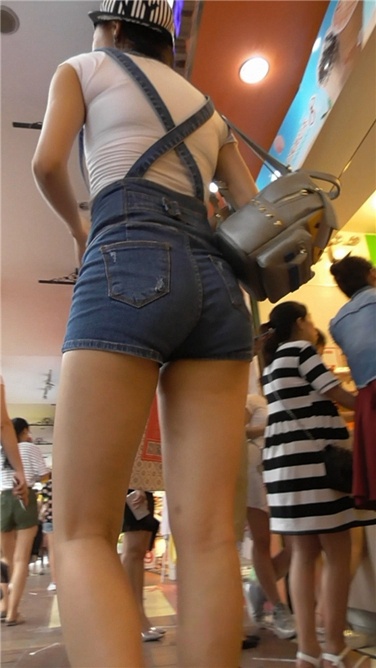 高挑长腿紧牛热裤[MP4/452MB]