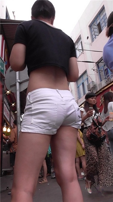 白热裤美眉前三角区如此饱满[MP4/769MB]