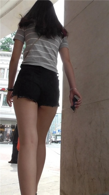 萌妹子的丰润翘屯 [MP4/400MB]