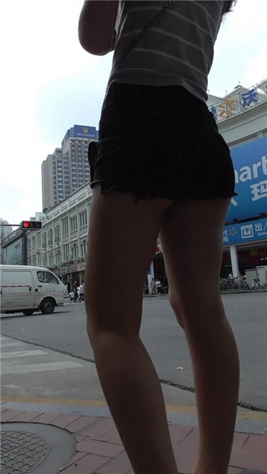 萌妹子的丰润翘屯 [MP4/400MB]