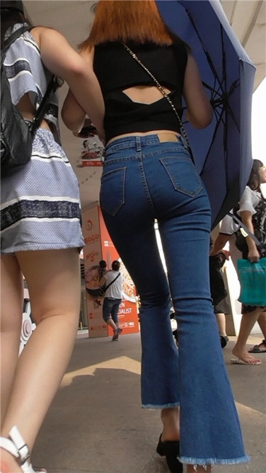 紧身喇叭牛仔MM [MP4/561MB]