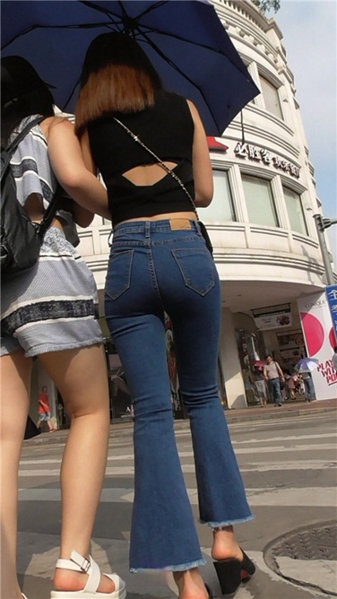 紧身喇叭牛仔MM [MP4/561MB]