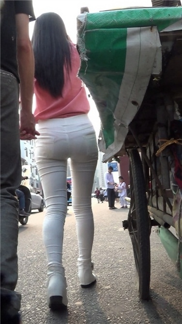 娇小有型的白裤MM[MP4/597MB]